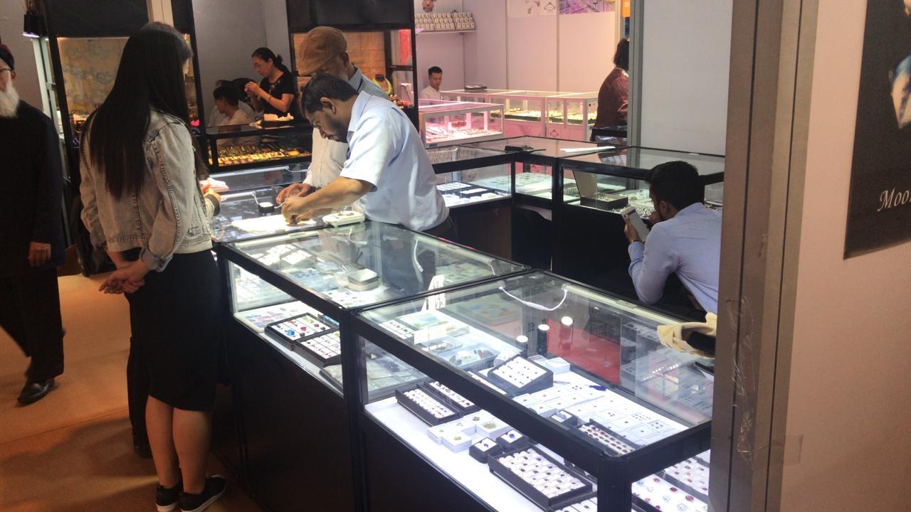 Interactive Gemstone Demonstration